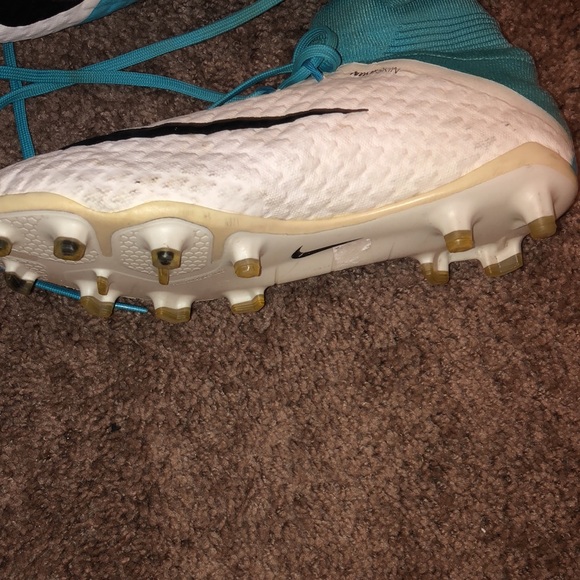 Nike Phantom Cleats - Picture 4 of 5